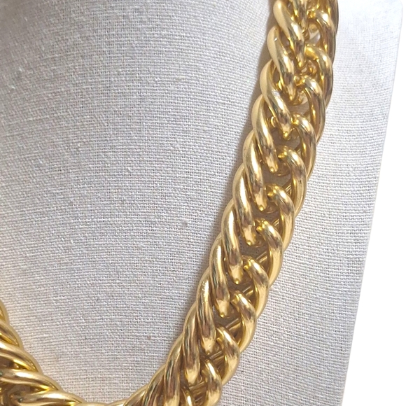 Vintage Chunky Gold Tone Linked Collar Choker Necklace 17.5" Toggle Clasp - Picture 2 of 5